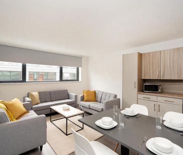 1 bedroom in a flat share to rent - Photo 1