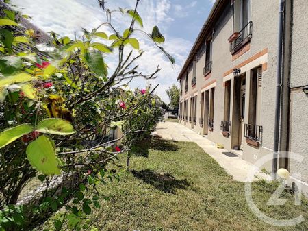 Location Appartement 3 pièces 43m² LA CHAPELLE ST LUC 10600 - Photo 3