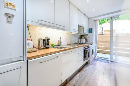 3 bedroom flat to rent - Photo 4