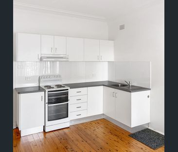 Neat and Tidy 2 Bedder With Water Views! - Photo 1