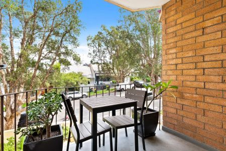 Peacefully positioned two bedroom plus sunroom apartment. - Photo 2