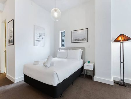 Living With Style - Photo 5