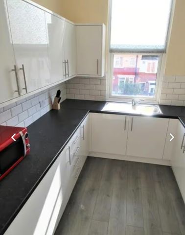 8 Bed - 24 Manor Terrace, Headingley, Leeds - LS6 1BU - Student - Photo 5