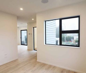 Immaculate, Rare Standalone: 2 Beds, 2 Living + Ca - Photo 3