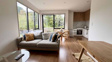 Modern, Fully Furnished Home - Light, Stylish & Easy Living - Photo 2