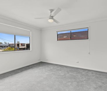 Spacious Benowa Home with Study & Room to Move - Photo 3