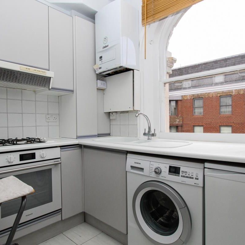 studio property to let - Photo 1