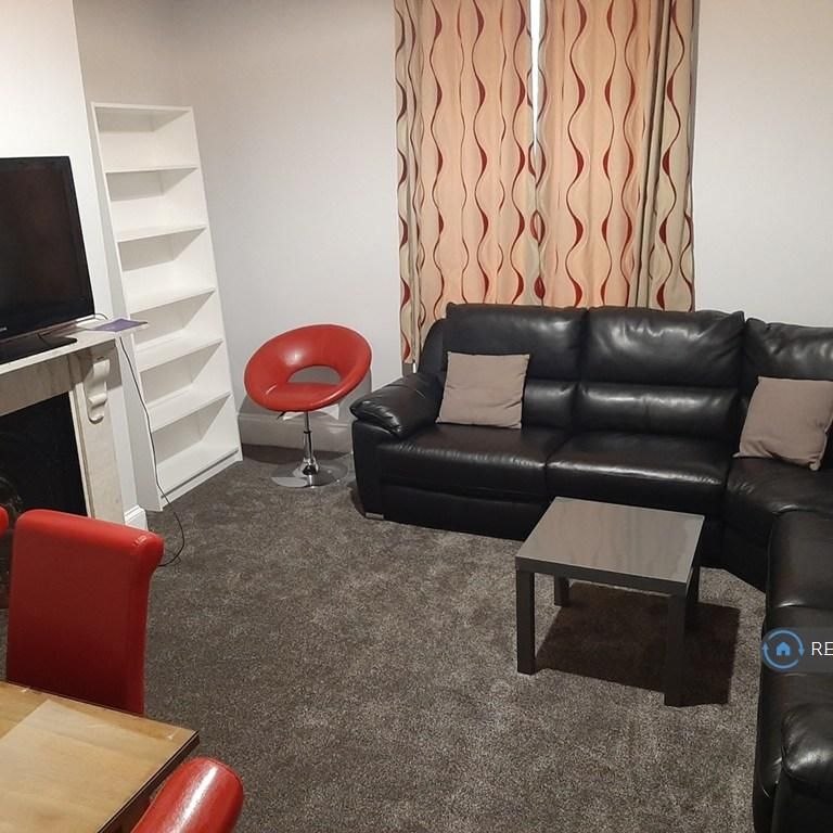 6 bedroom terraced house to rent - Photo 1