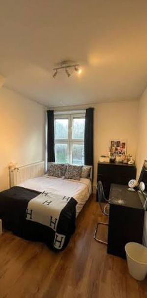 Room in a Shared House, Tower St, OL10 - Photo 1