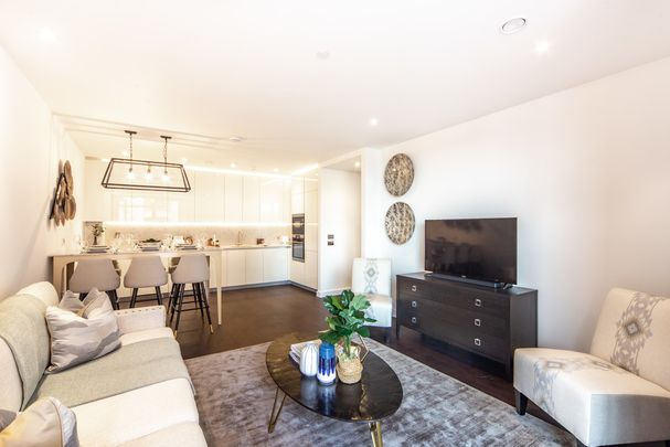 3 Bedroom Apartment, Charles Clowes Walk, London - Photo 1