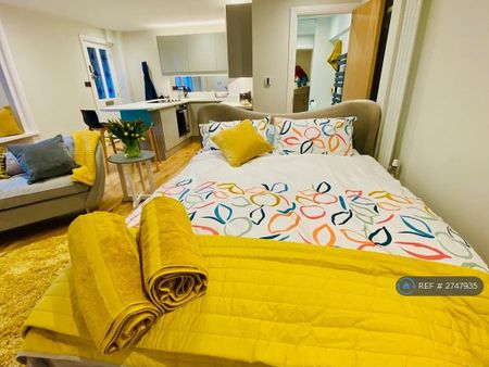 Studio to rent - Photo 2