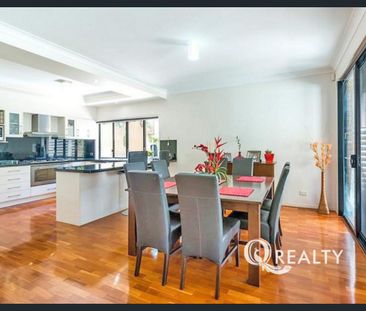 🏡Large Family Home With Pool In Stretton School Catchment And New C... - Photo 5