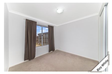 22 Audrey Cahn Street, Macgregor ACT 2615 - House For Rent | Domain - Photo 3