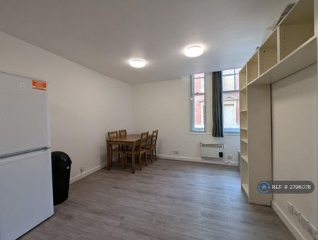 4 bedroom flat to rent - Photo 5