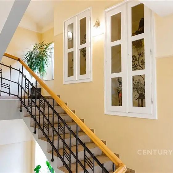 Pronájem moderního podkrovního bytu 2+kk, 42 m - Photo 1