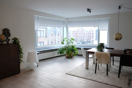 Ruim gerenoveerd appartement met 2 slpks pal in het centrum - Foto 4