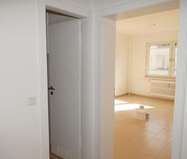 Helle 2,5-Zimmer-Wohnung mit Sonnenbalkon in Duisburg-Duissern - Foto 1