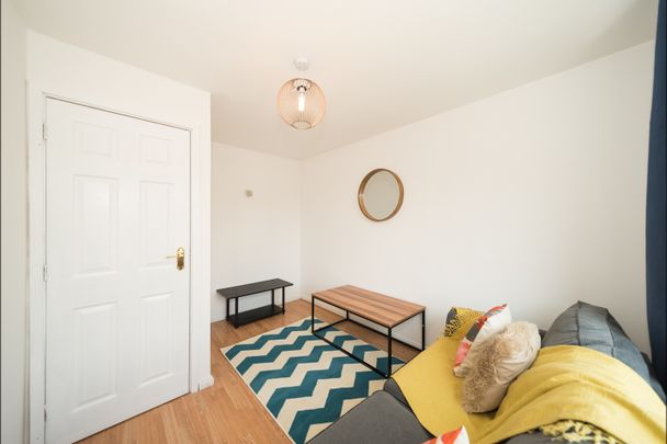 2 Bed Flat, Marsland Close, SE17 - Photo 1