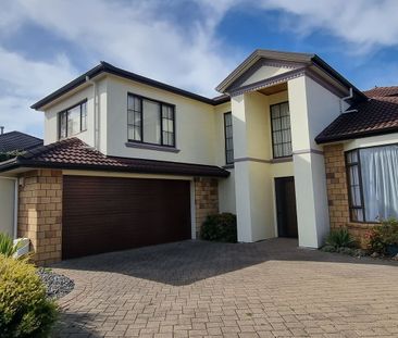 Luxury 4-Bedroom&comma; 3-Bathroom Designer Family Home - Photo 6