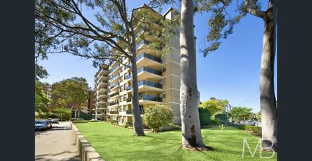 FRESHLY PAINTED TOP-FLOOR APARTMENT WITH CITY GLIMPSES - Photo 5