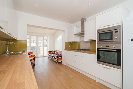 6 Bed End Terrace, Nesbitt Road, BN2 - Photo 5