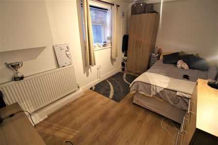 5 bedroom terraced house to rent - Photo 4