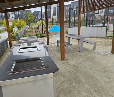 Modern 2BR Townhouse in Glen Eden! - Photo 3