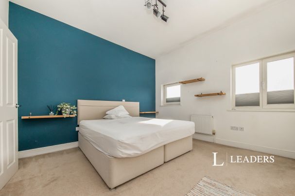 3 bedroom mid-terrace to rent Patteson Road, IP3 - Photo 1