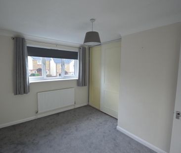 2 bedroom end of terrace house to rent - Photo 3