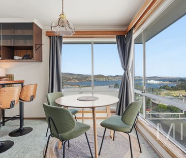 Spacious Three-Bedroom Home with Stunning Views - Photo 3