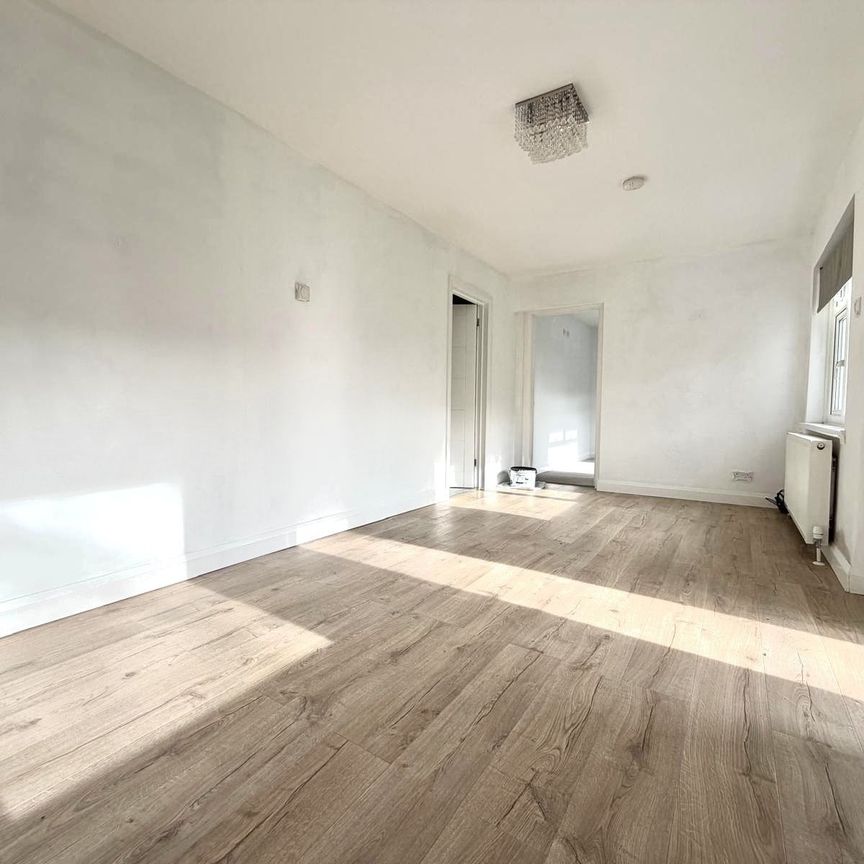 Westfield Oaks, Hayling Island - Photo 1