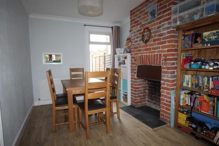 3 bedroom terraced house to rent - Photo 2