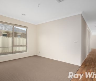 94 Blue Horizons Way, Pakenham VIC 3810 - House For Rent | Domain - Photo 6