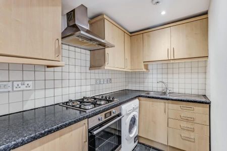 1 Bedroom Apartment To Let - Photo 5