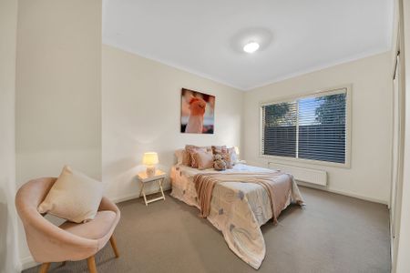 6 Eltham Parade, Manor Lakes. - Photo 3