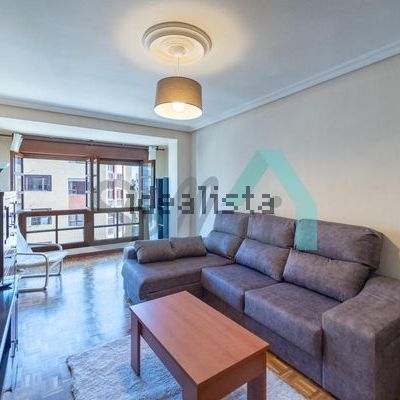 Alquiler de piso en Calle López del Vallado - Photo 1