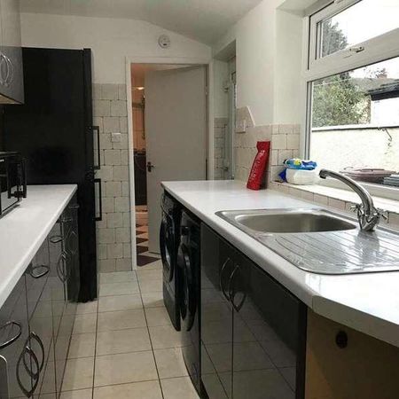 Thesiger St // Bed + Study Rooms // Aug, LN5 - Photo 3