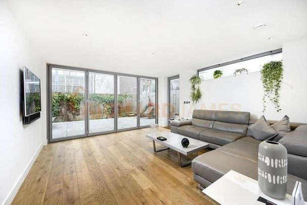 Goodwyn Avenue, Mill Hill, NW7 - Photo 1