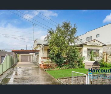 Spacious Family Home in a Prime Location! - Photo 5