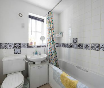 Terraced House to rent on - Photo 2