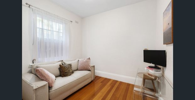 Art Deco Elegance Meets Contemporary Living - Photo 1