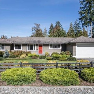 Executive Spacious 5-Bed Rancher in the heart of Brookswood, Langley! - Photo 1