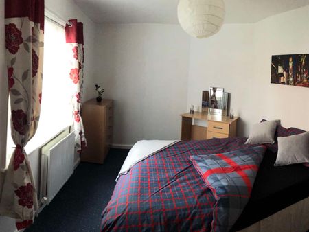 Excellent Property on the outskirts of the city centre - Photo 5