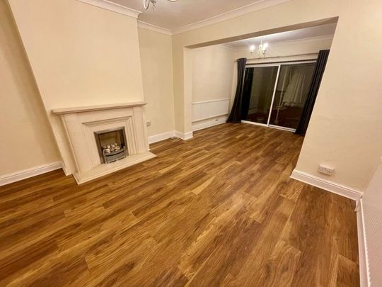 4 bedroom semi-detached house to rent - Photo 1