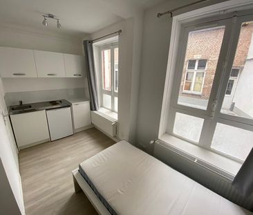 Studio de 16.58 m² avec mise à disposition du mobilier, rue Pharaon... - Photo 6