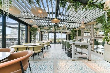 (l), Ambassador Building, Embassy Gardens, SW11 - Photo 2