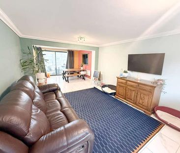 Broad Walk, Hockley, SS5 - Photo 1