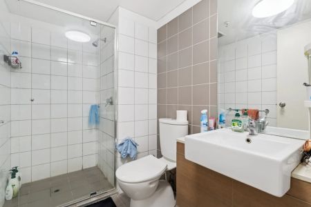 Furnished Room for Rent – Prime Location Opposite University – Available Now! - Photo 3