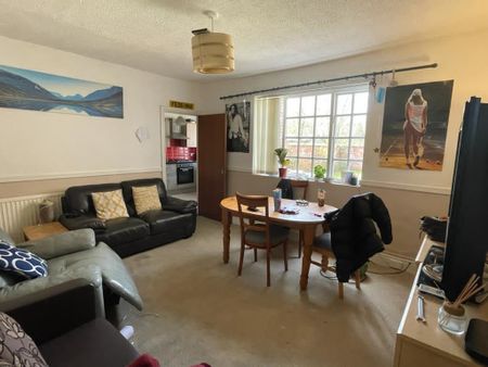 4 bedroom private hall to rent - Photo 3