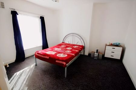 2 Bed 1 Bath - Photo 3
